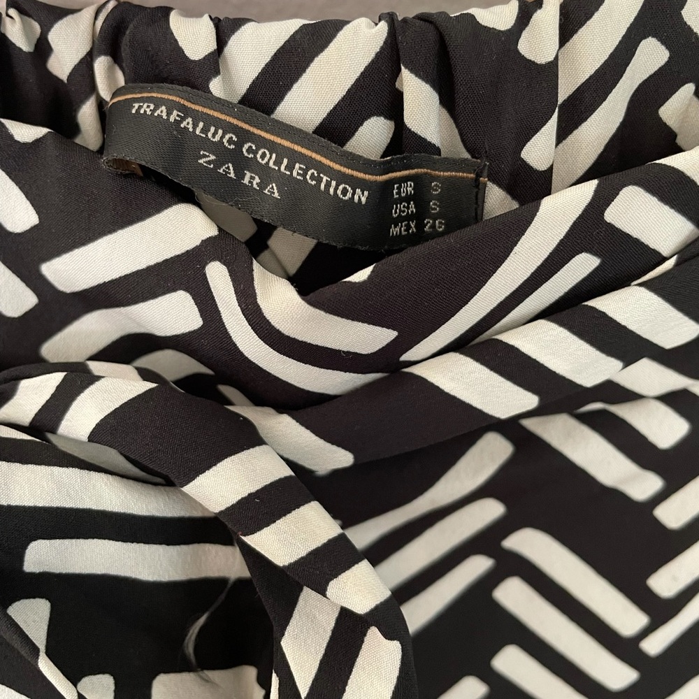 ZARA Black & White Culottes pants - Picture 3 of 4